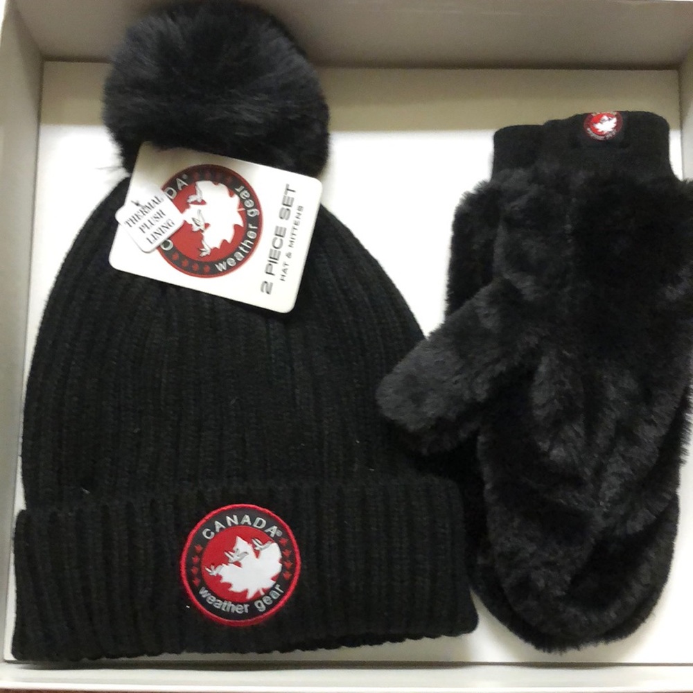 NWT Canada Weather Gear - Hat and Mittens (2 Piece Set / NIB)